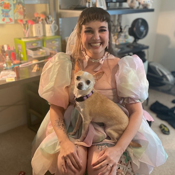 Meet your Posher, Amy! - Picture 3 of 5